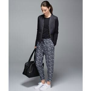 Lululemon Jet Crop Shimmy Shimmer Black White Pants Size 4